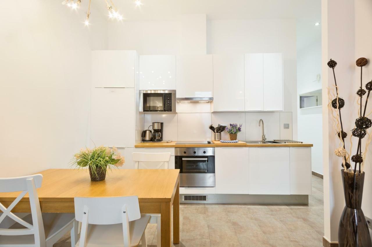 Stay U-Nique Apartments Eixample Center Barcelona Eksteriør bilde